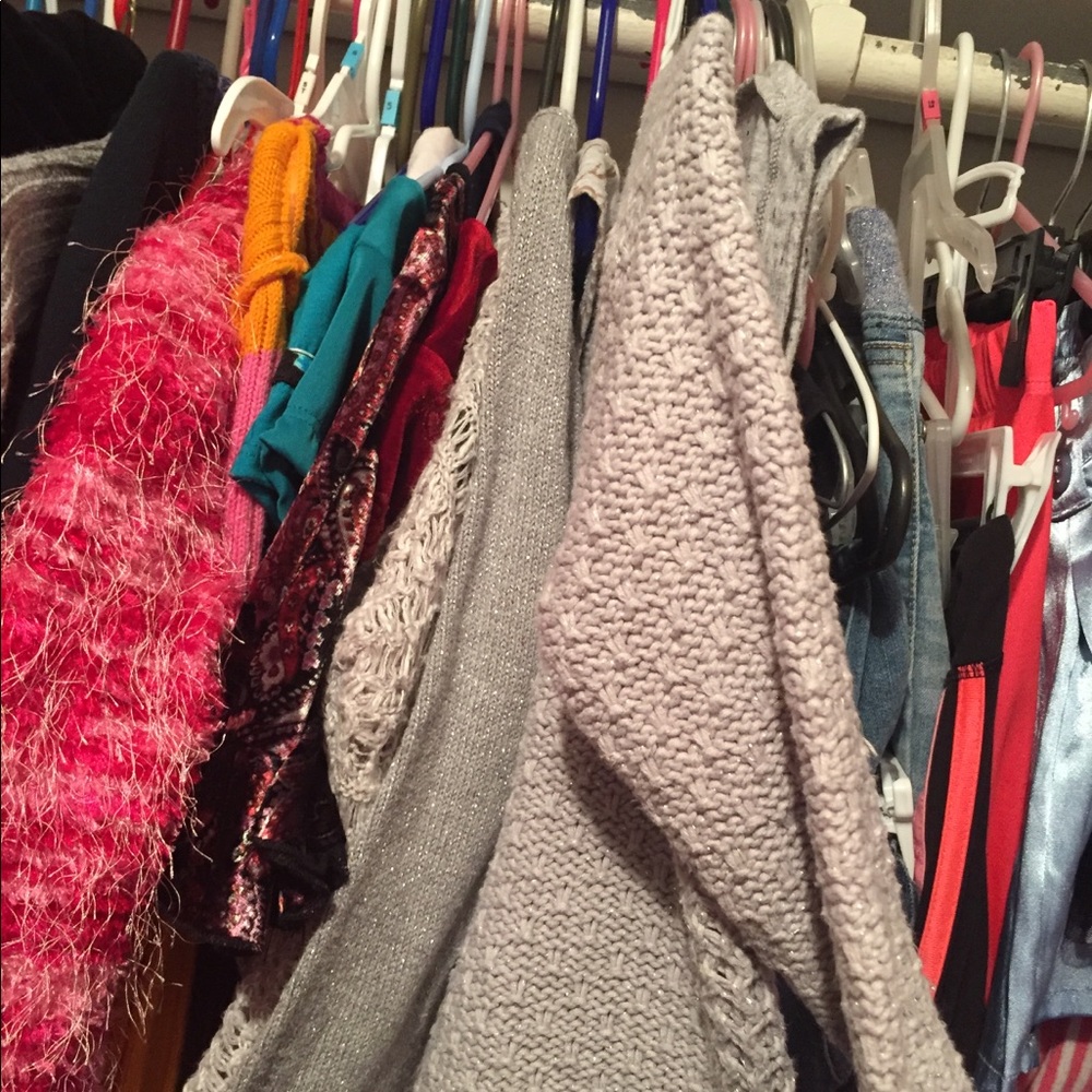ISO bundling girls school clothes 6,7 and 8/10
